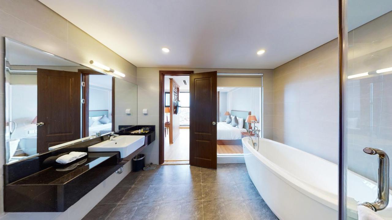 Cau Giay Hotel - By Bay Luxury Hanoj Exteriér fotografie